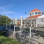 Strandhotel Dennenbos